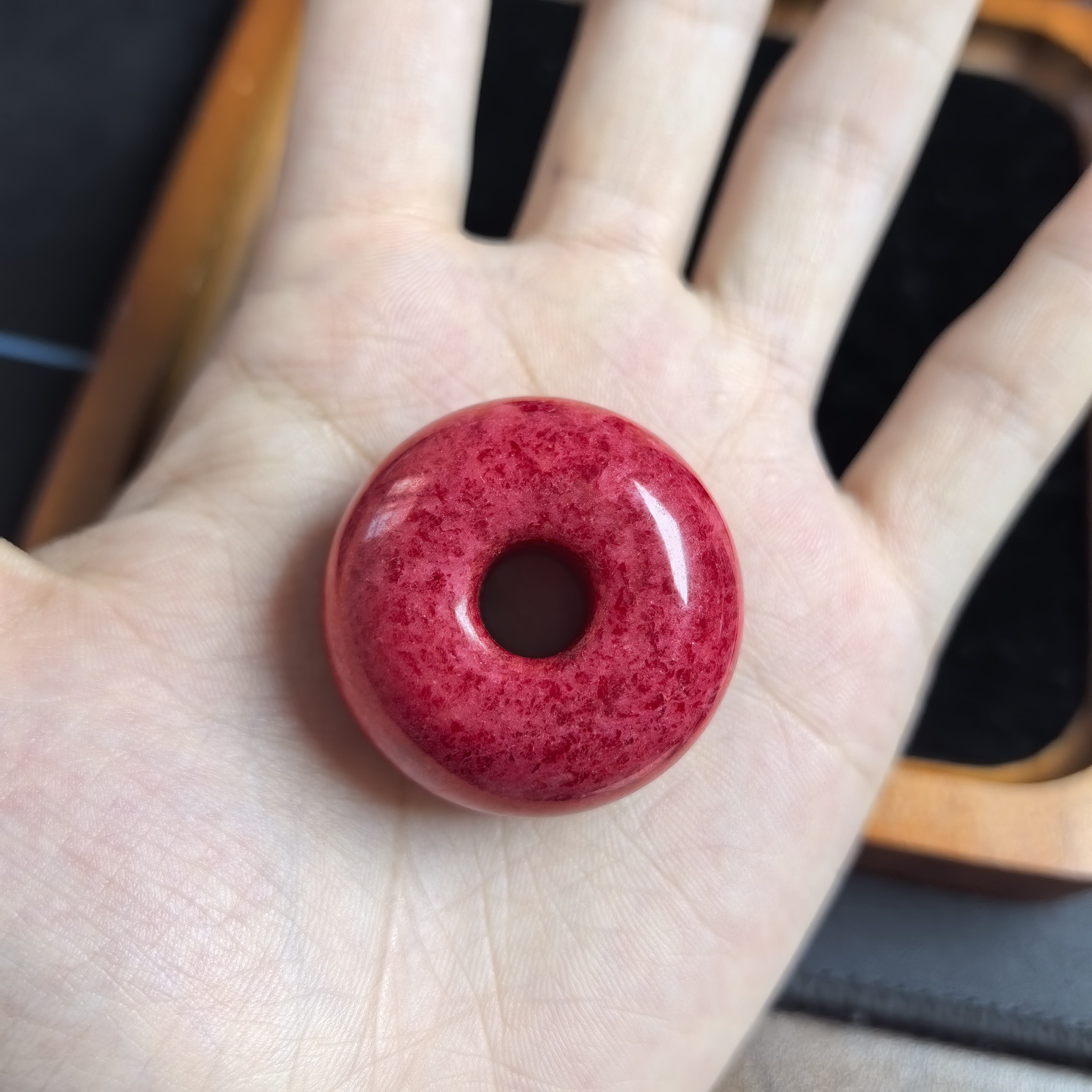 158精品红色面包扣吊坠