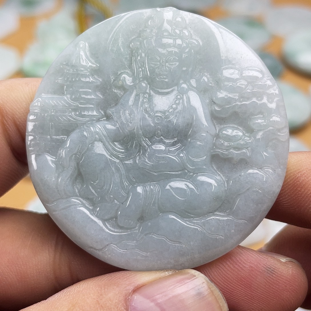 翡翠未镶嵌颈饰山水观音