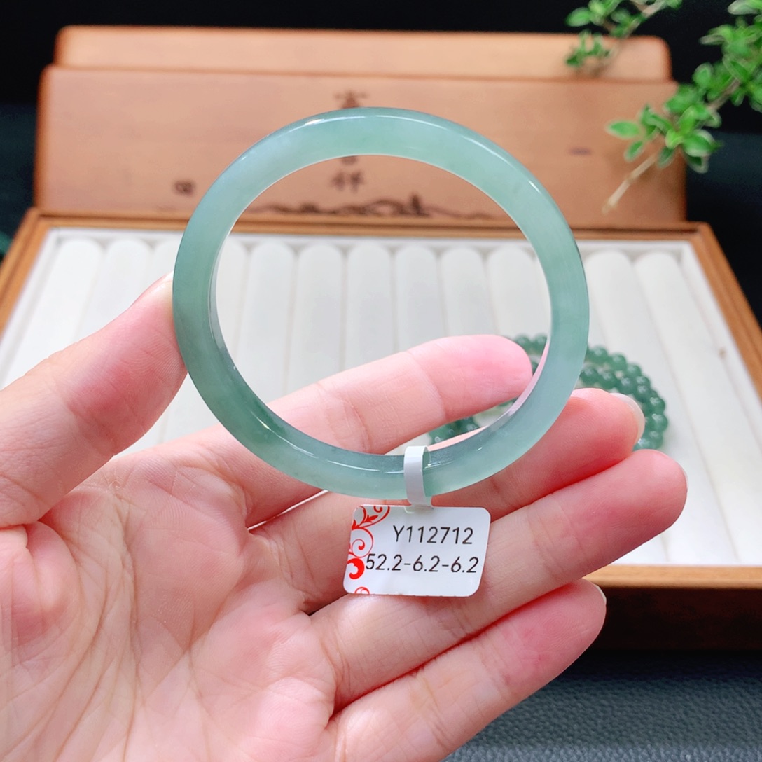 翡翠手镯（圆镯）未镶嵌