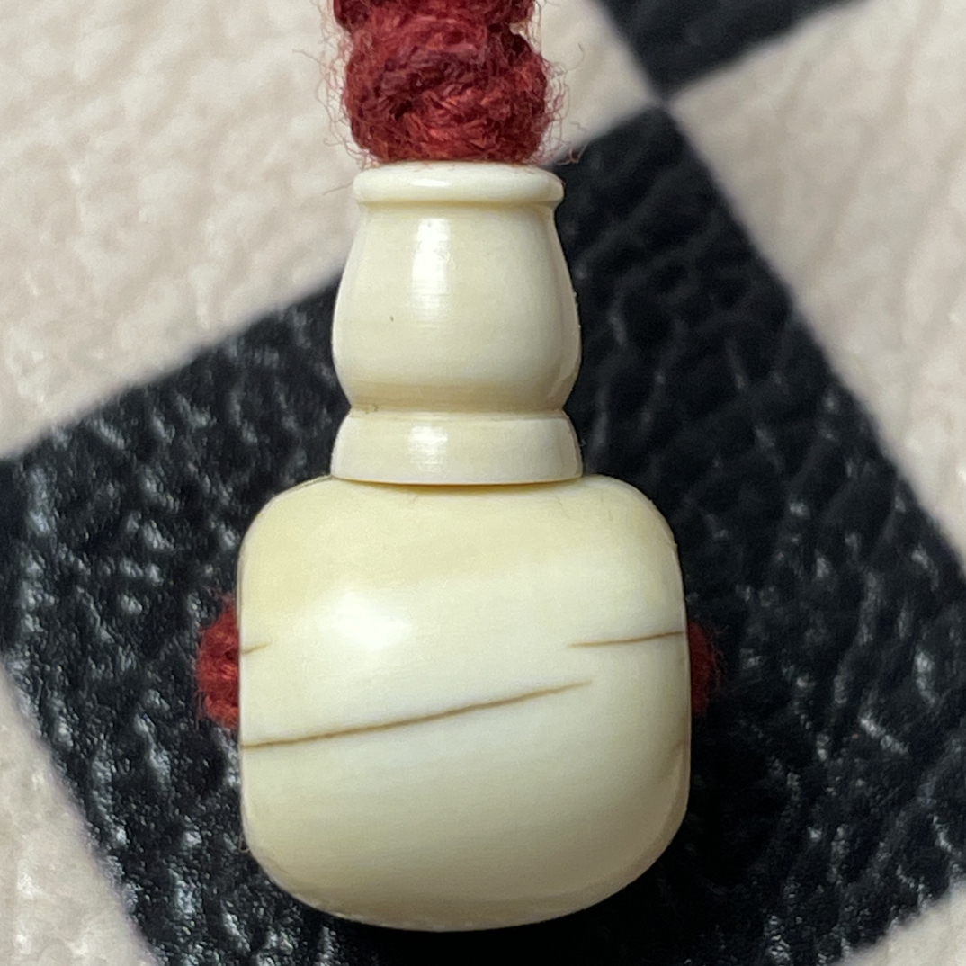 藏传特殊骨头三通独特款式尺寸清晰可见