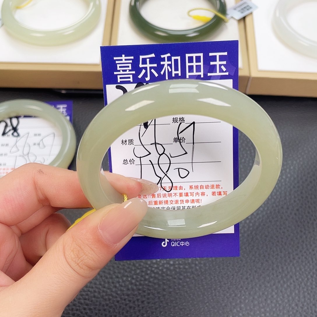 和田玉手镯未镶嵌