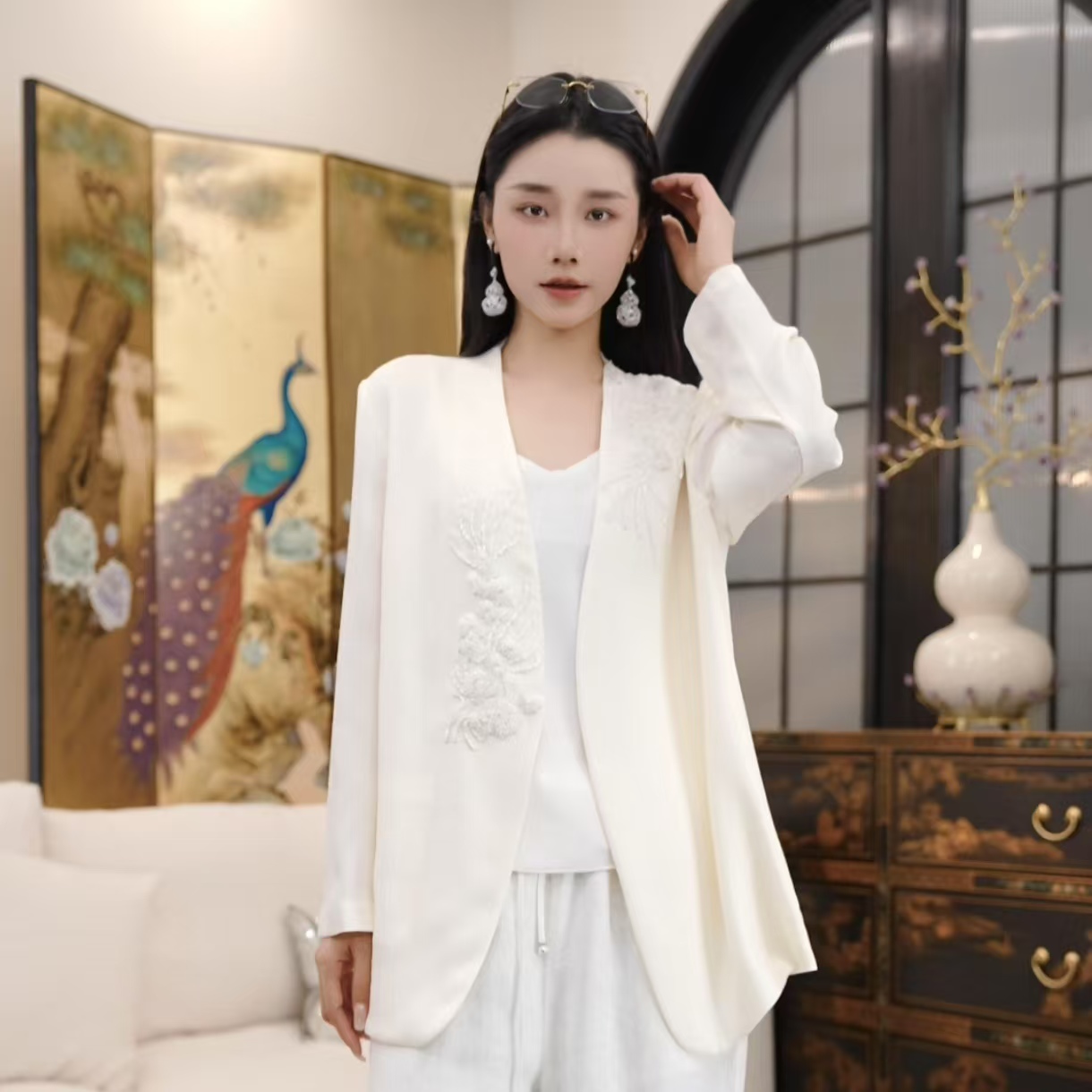 Betty Bairn【曼乐之城】高定系列醋酸V领西服外套25B-BW9002