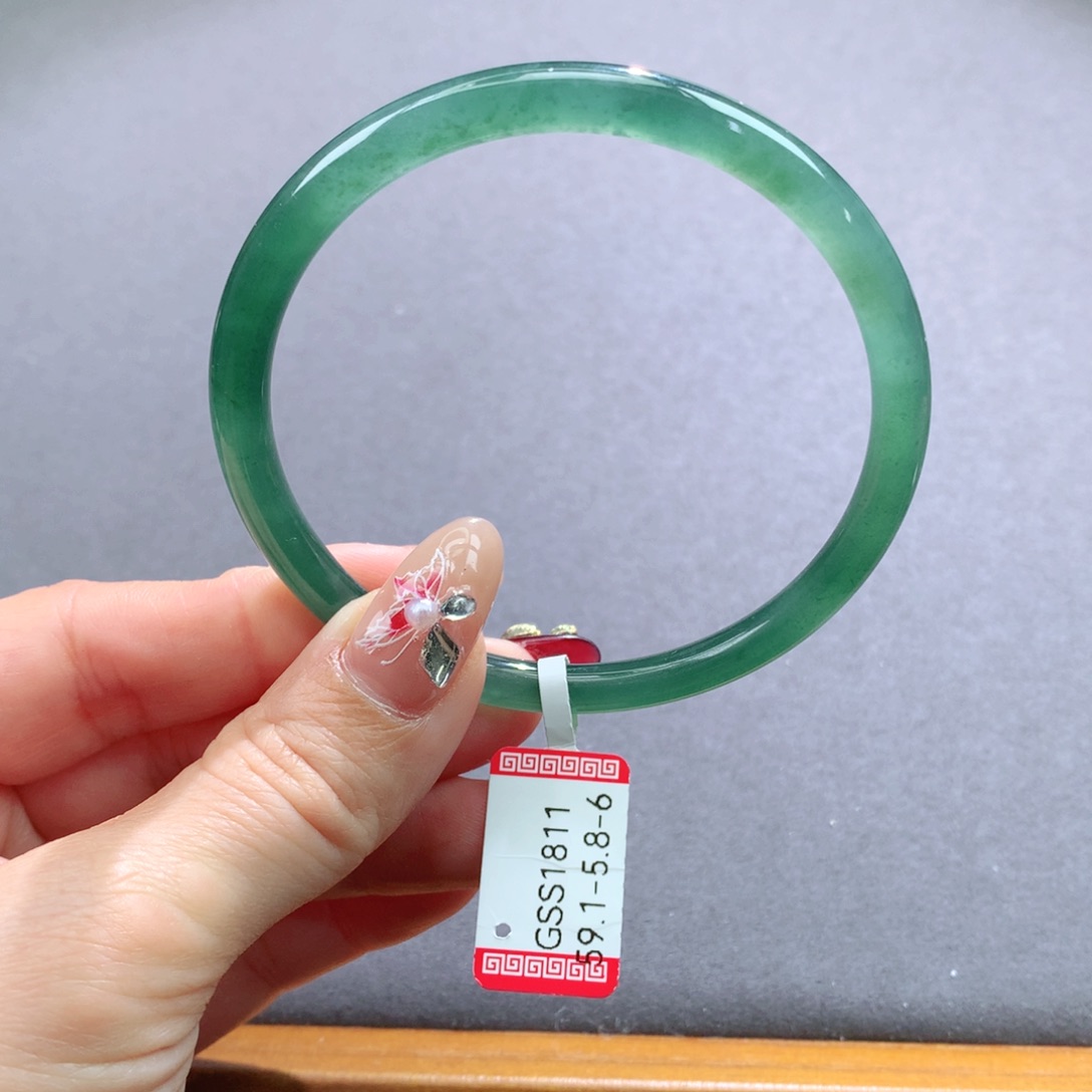 翡翠手镯未镶嵌天然翡翠手镯叮当镯