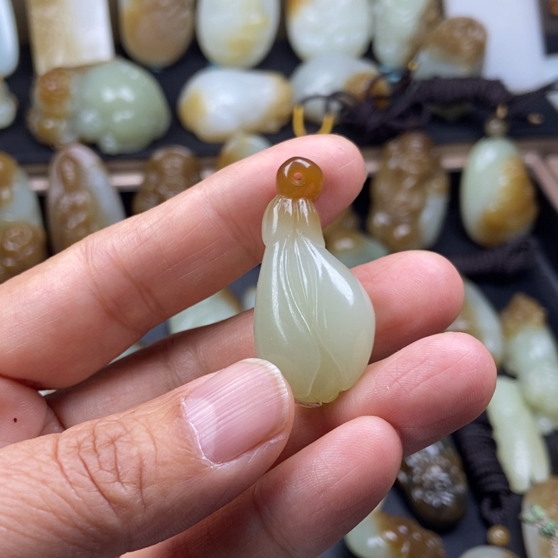 @***期和田玉（糖玉）未镶嵌颈饰