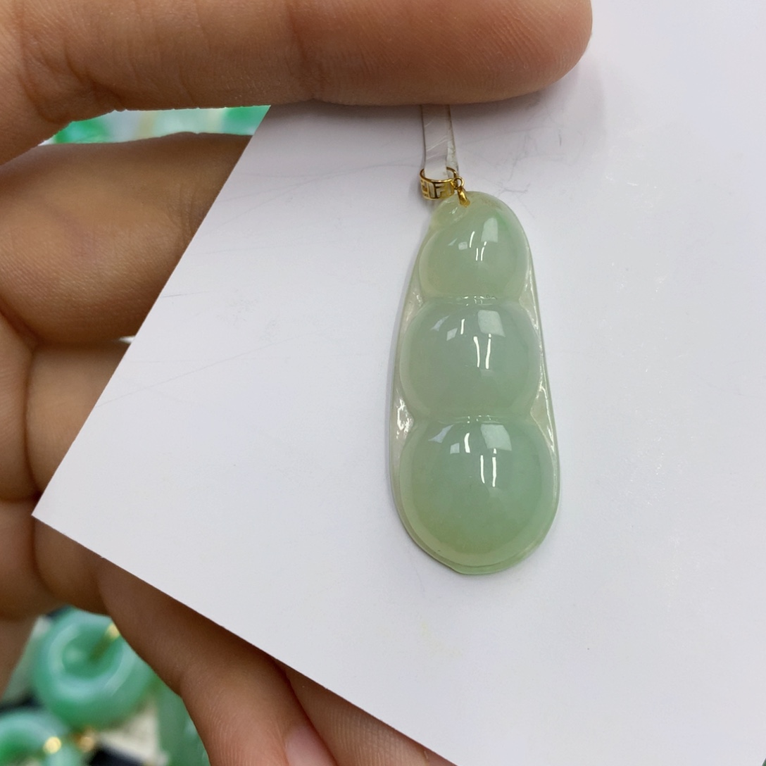 翡翠18K金镶嵌颈饰翡翠
