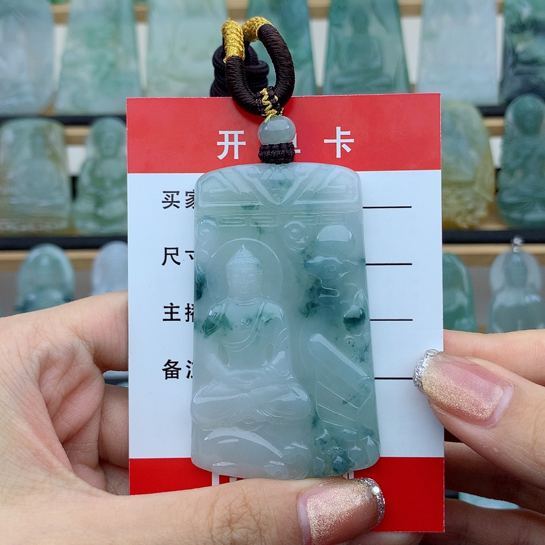 翡翠未镶嵌颈饰大日如来