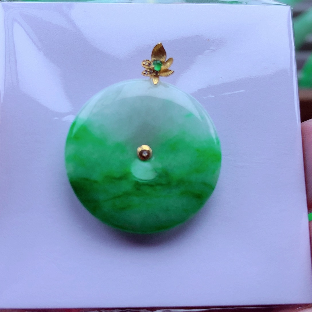 翡翠颈饰18K金镶嵌翡翠