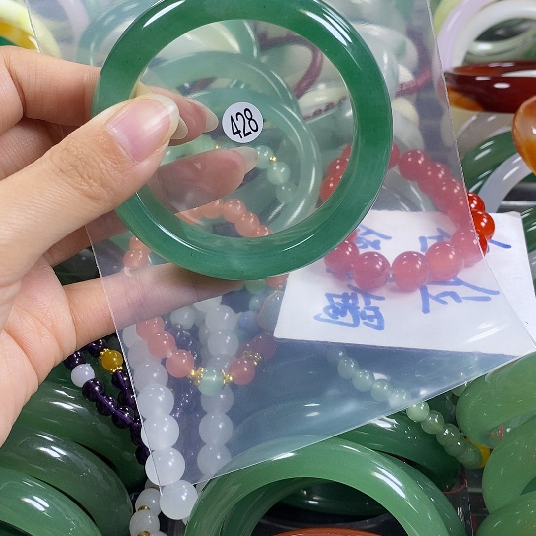 石英质玉手镯未镶嵌56