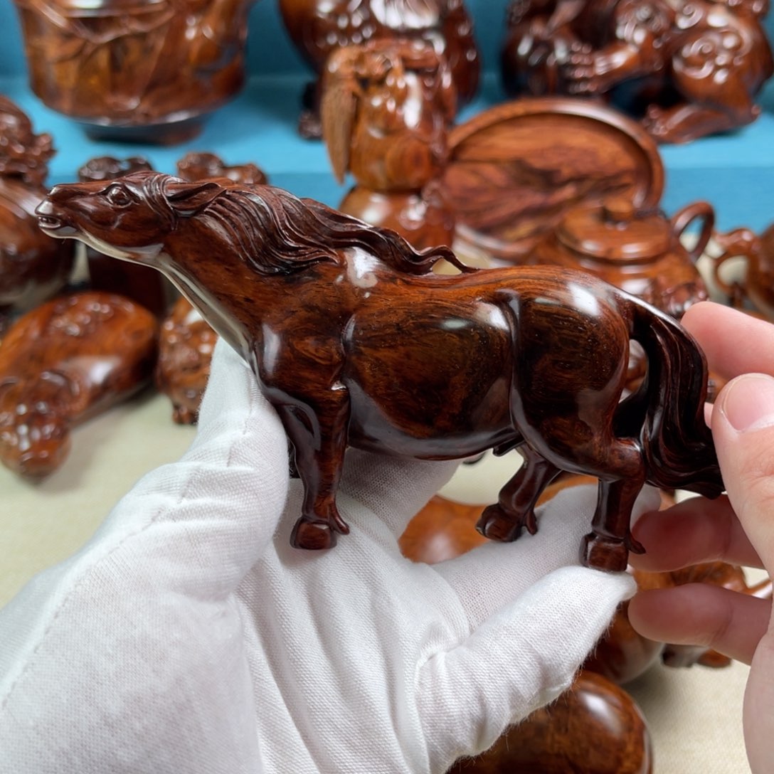 黄花梨/降香黄檀把件金**狮马儿