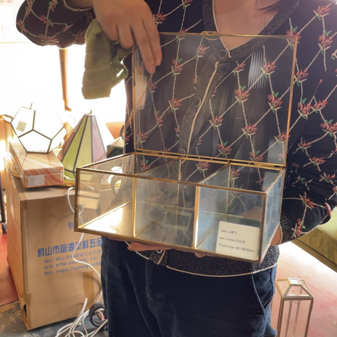 陶瓷花瓶，仿真绿植。