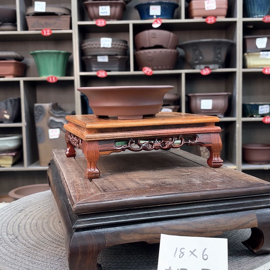 紫砂花盆静*川紫砂的颜色很漂亮