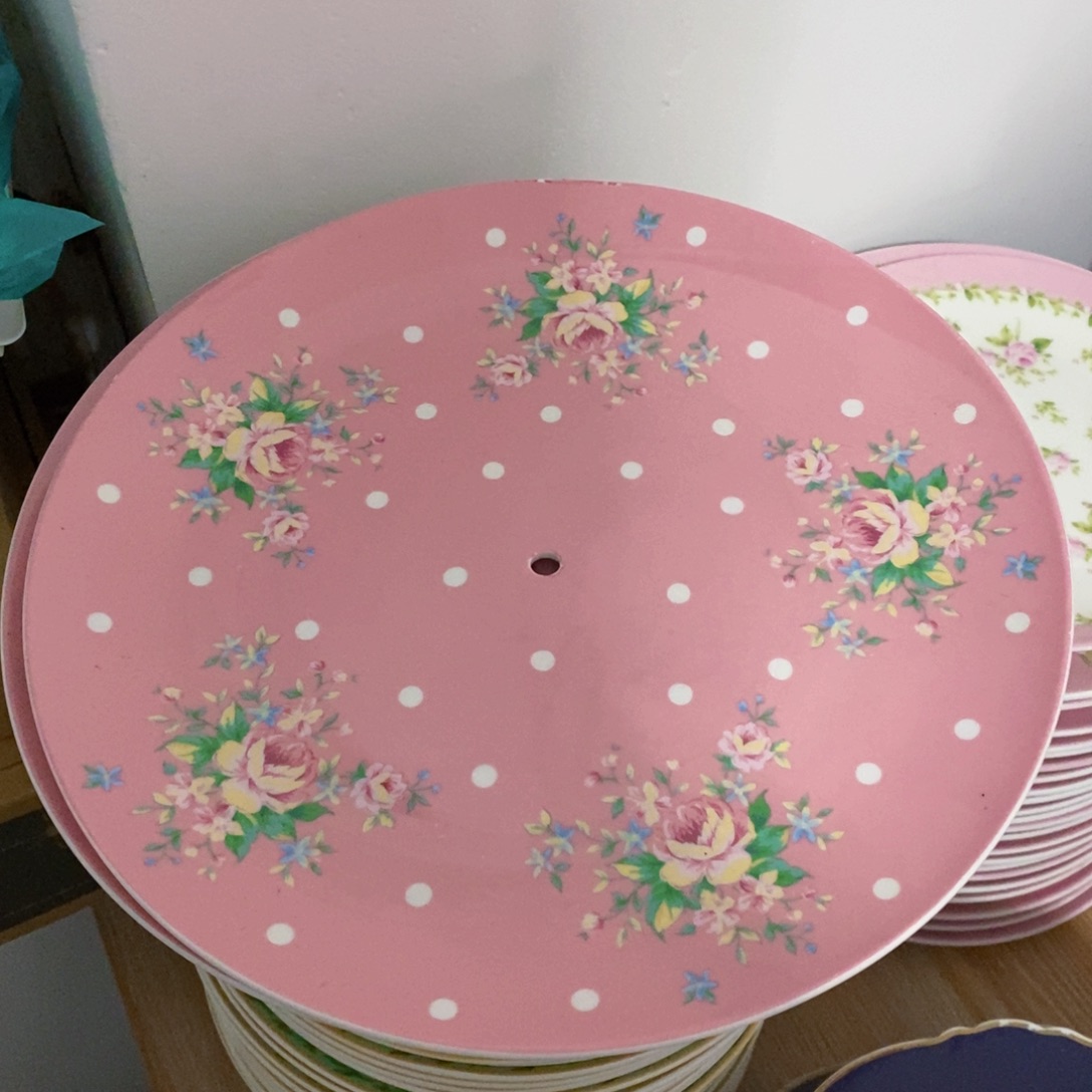 小***泡瓷粉色十寸洞洞盘子