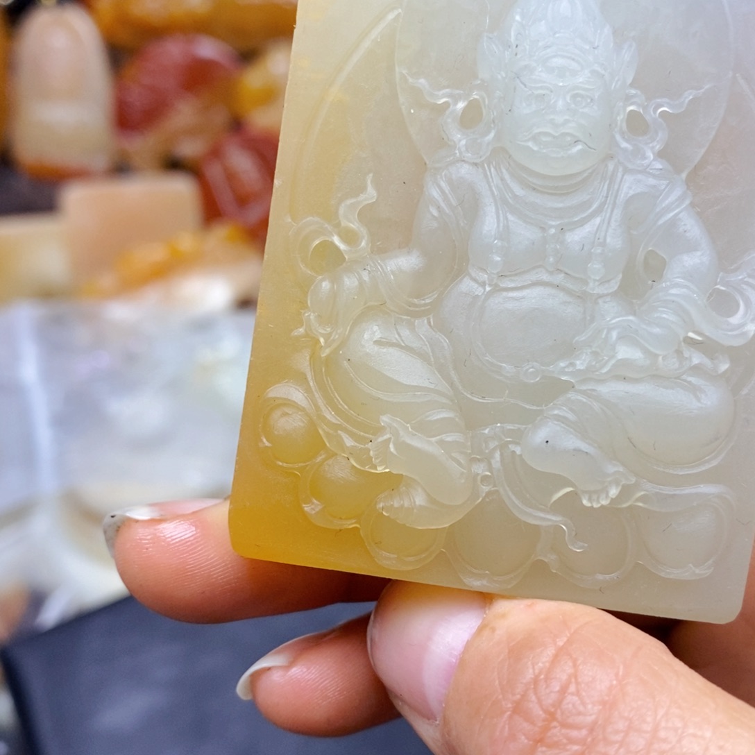 石英质玉（黄龙玉）颈饰未镶嵌