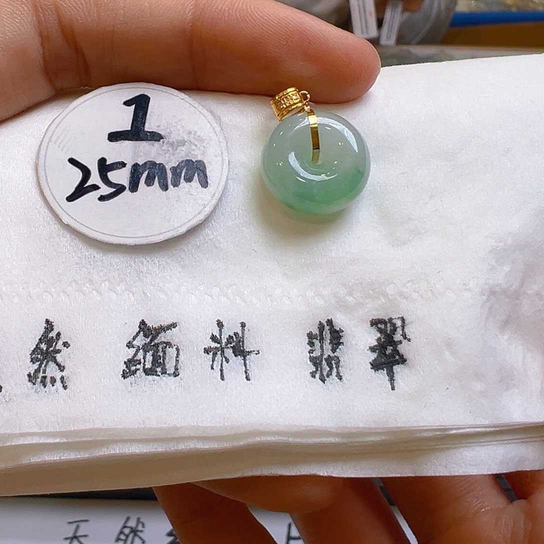 翡翠颈饰18K金镶嵌翡翠