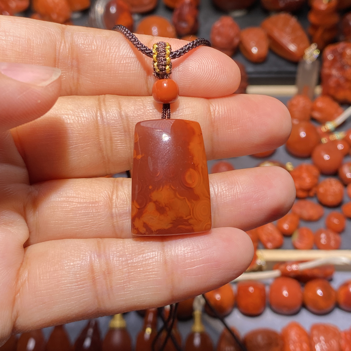 火焰纹瓦西南红无事牌吊坠挂件高25.6宽17.4