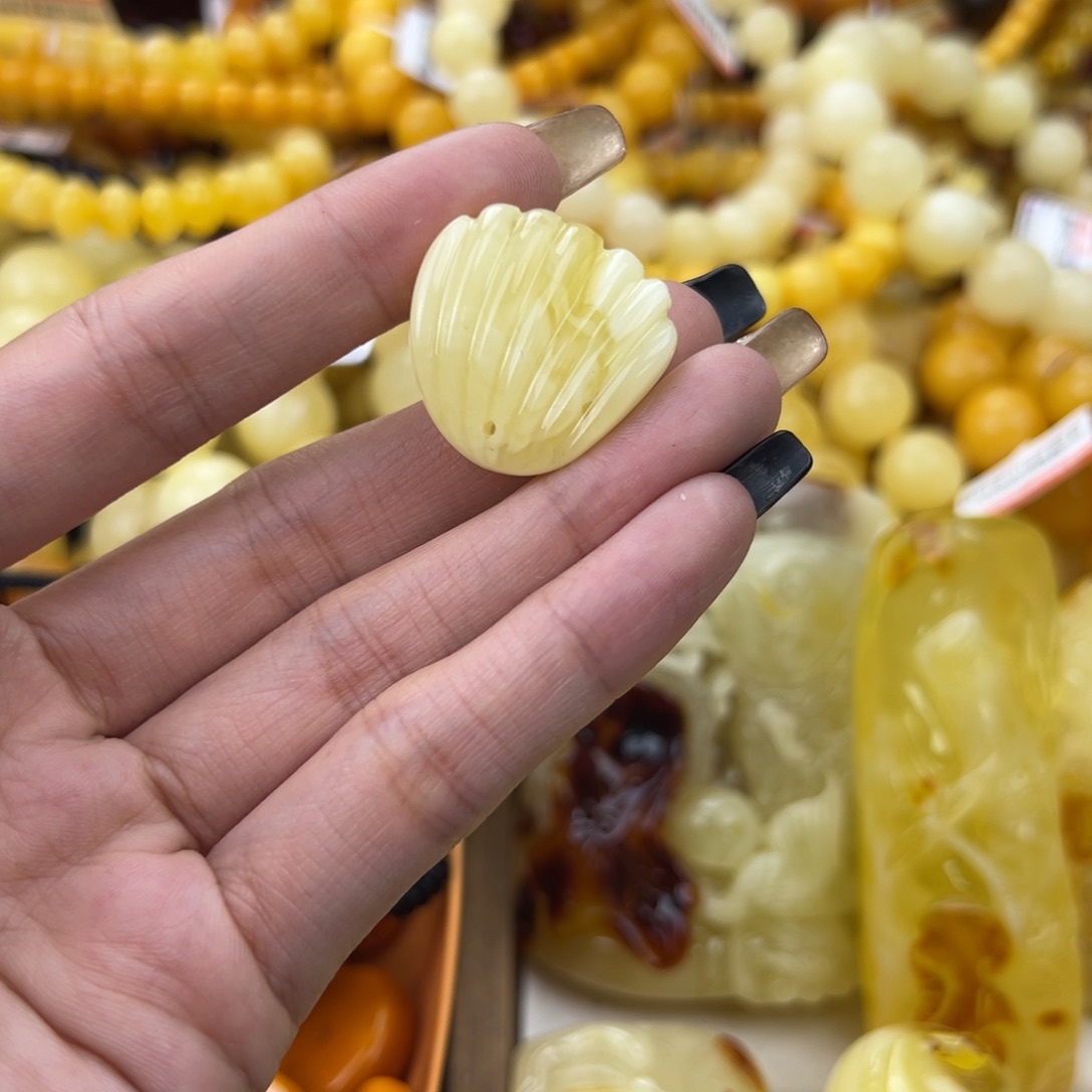 琥珀珠宝奇石未镶嵌