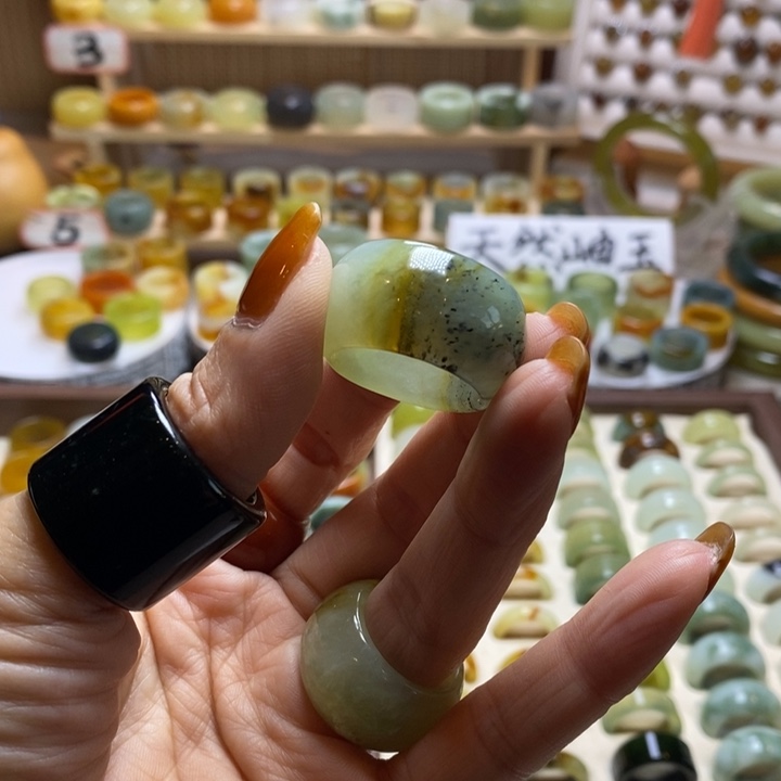 翛****岫玉未镶嵌戒指岫玉精品指环
