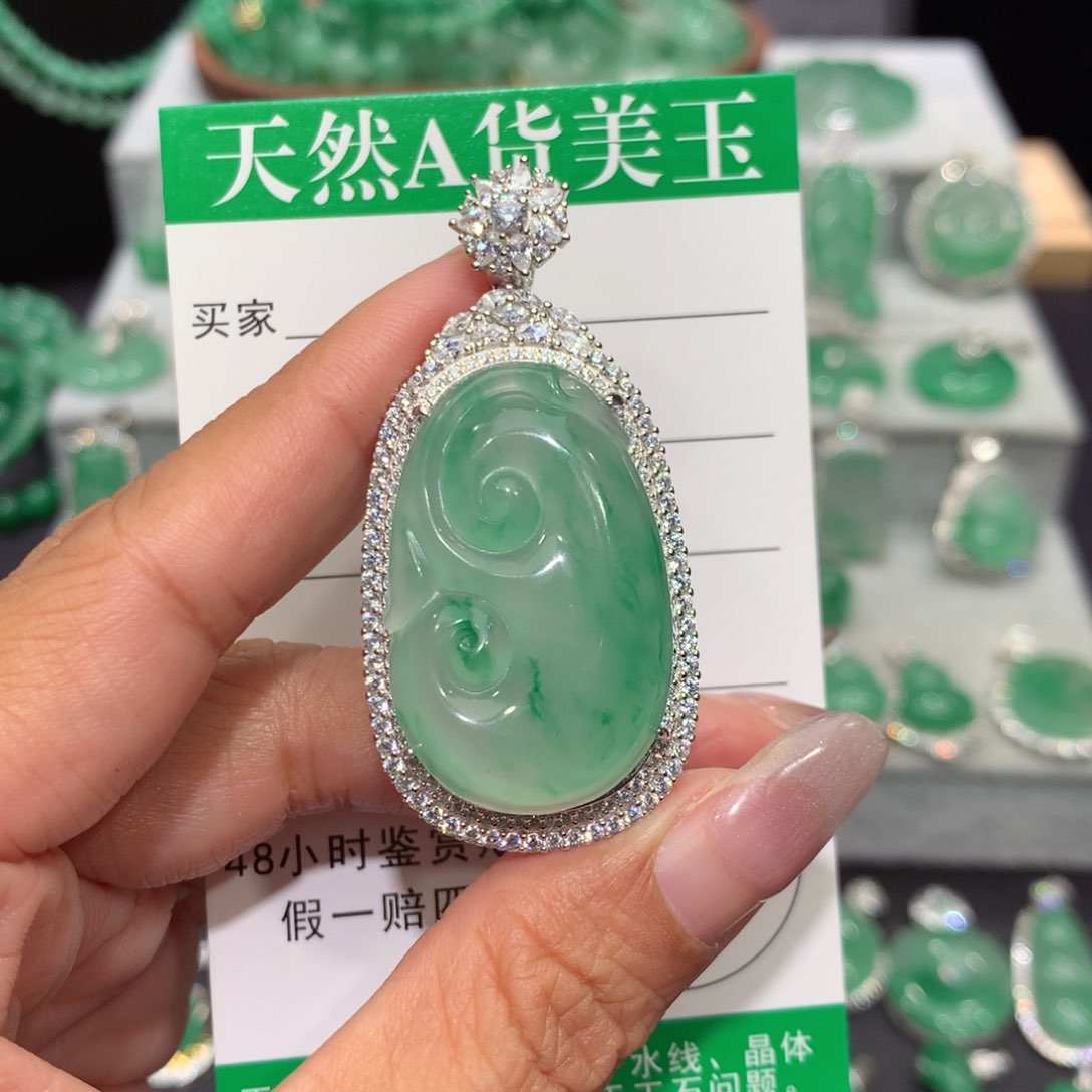 颈饰银S925镶嵌石英质玉（非洲翠）l****萍