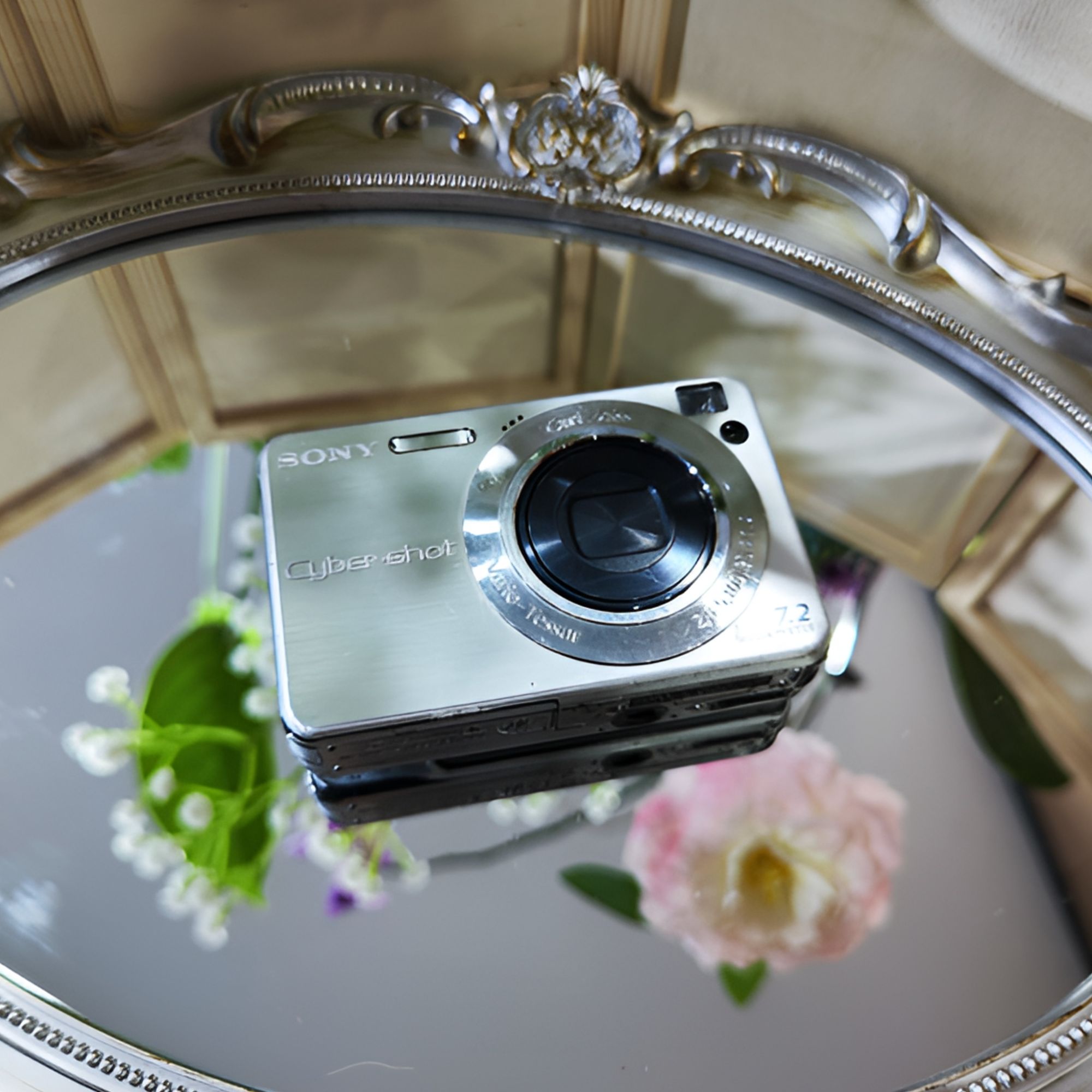 9新 Sony/索尼  DSC-W110 银720万像素4倍变焦磨皮奶油机感no退换