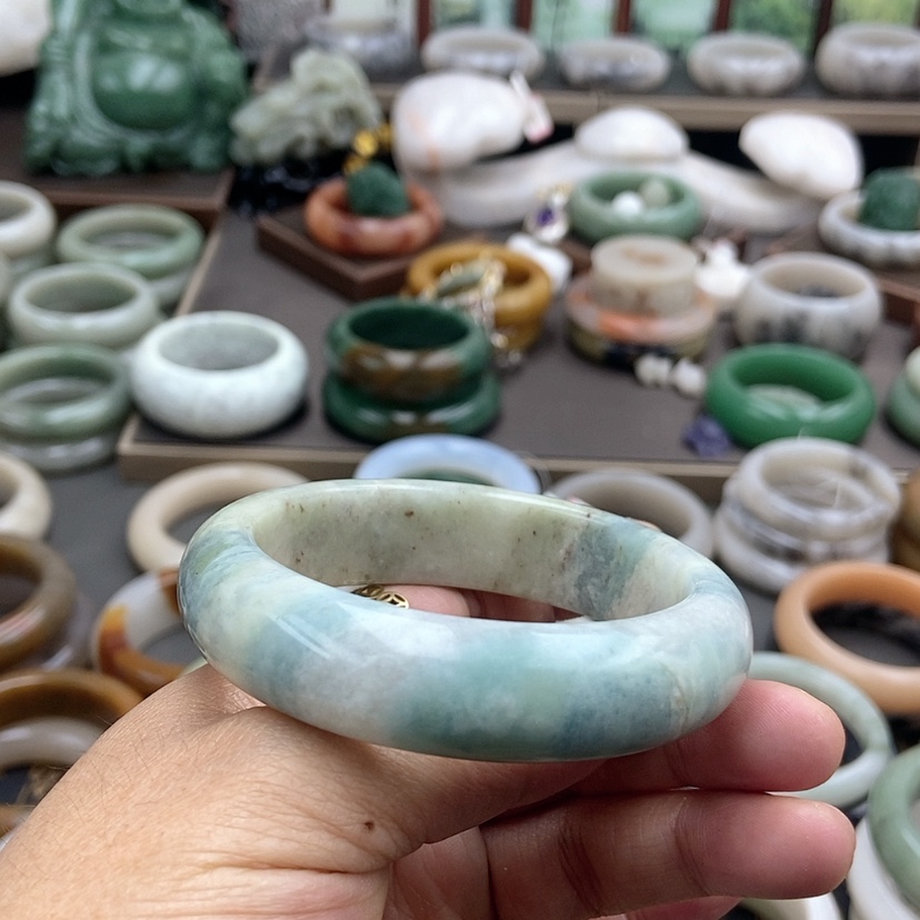 【闪购商品】石英质玉手镯59未镶嵌