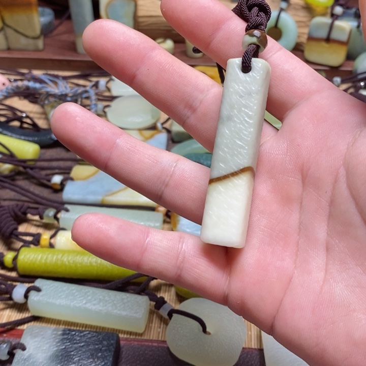 蛇纹石玉挂件未镶嵌C***D