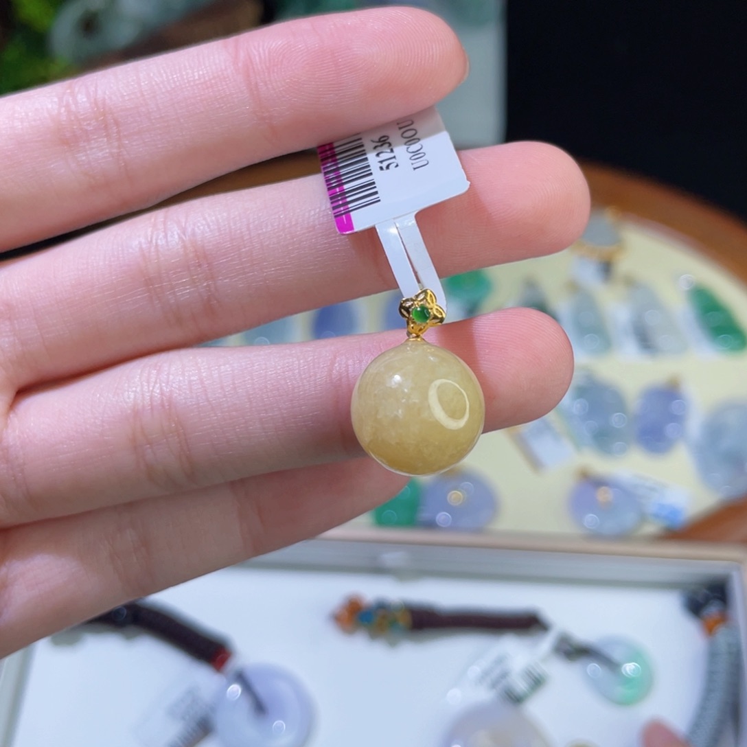 翡翠颈饰18K金镶嵌翡翠