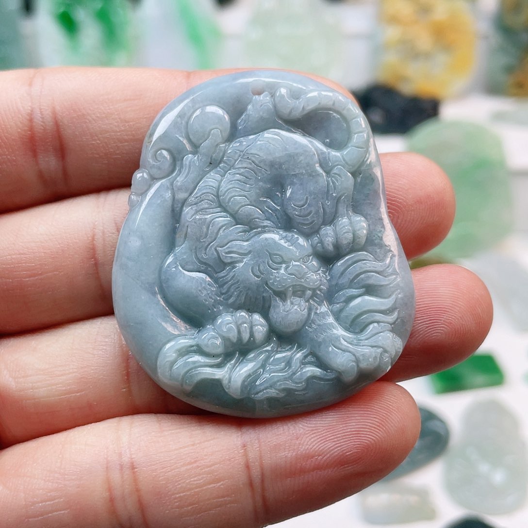 翡翠颈饰未镶嵌老虎