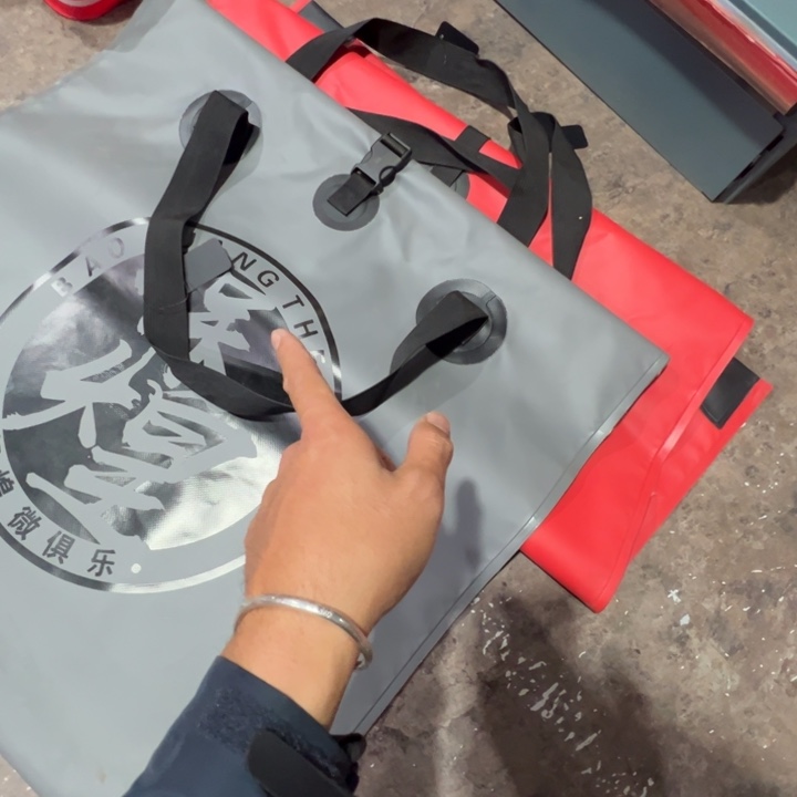 保煌鱼护抄网头防臭宝，灰色红色随机发，全新