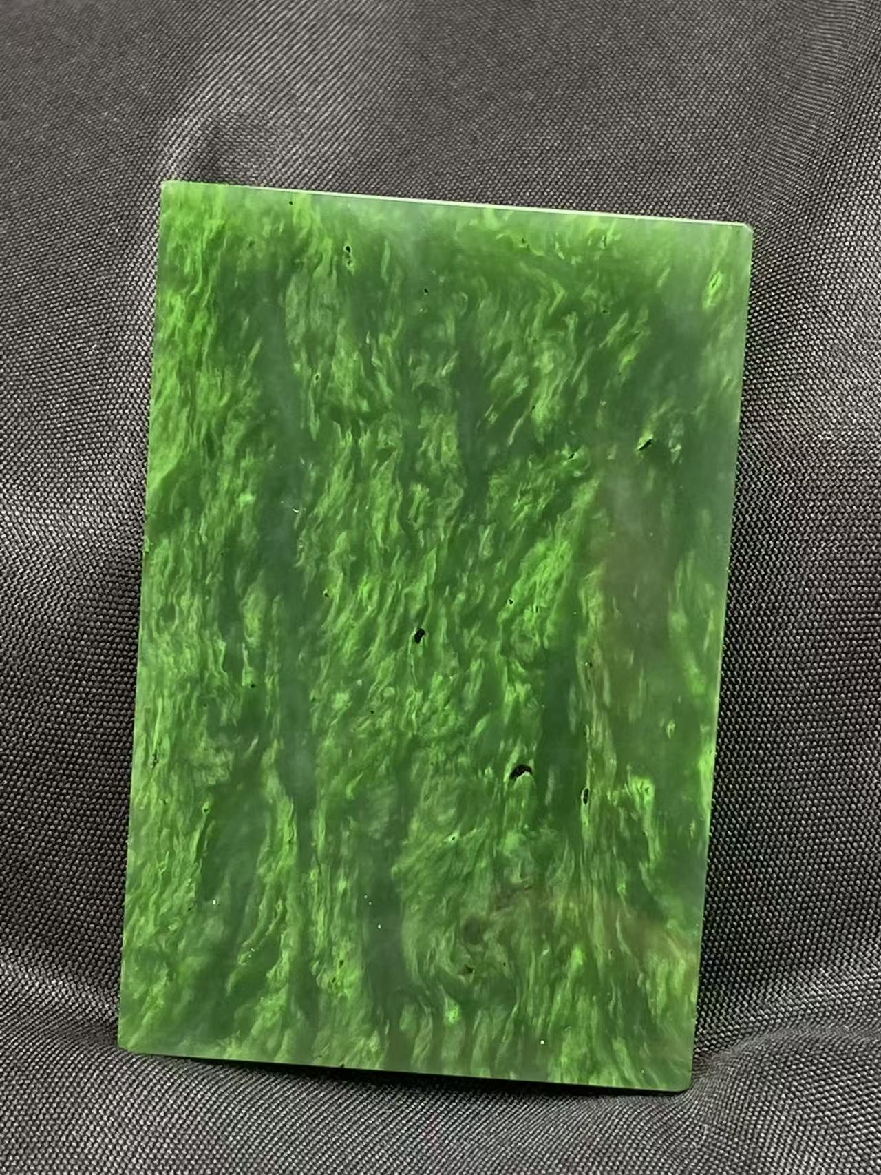 天然和田玉碧玉辣阳绿意境无事牌吊坠