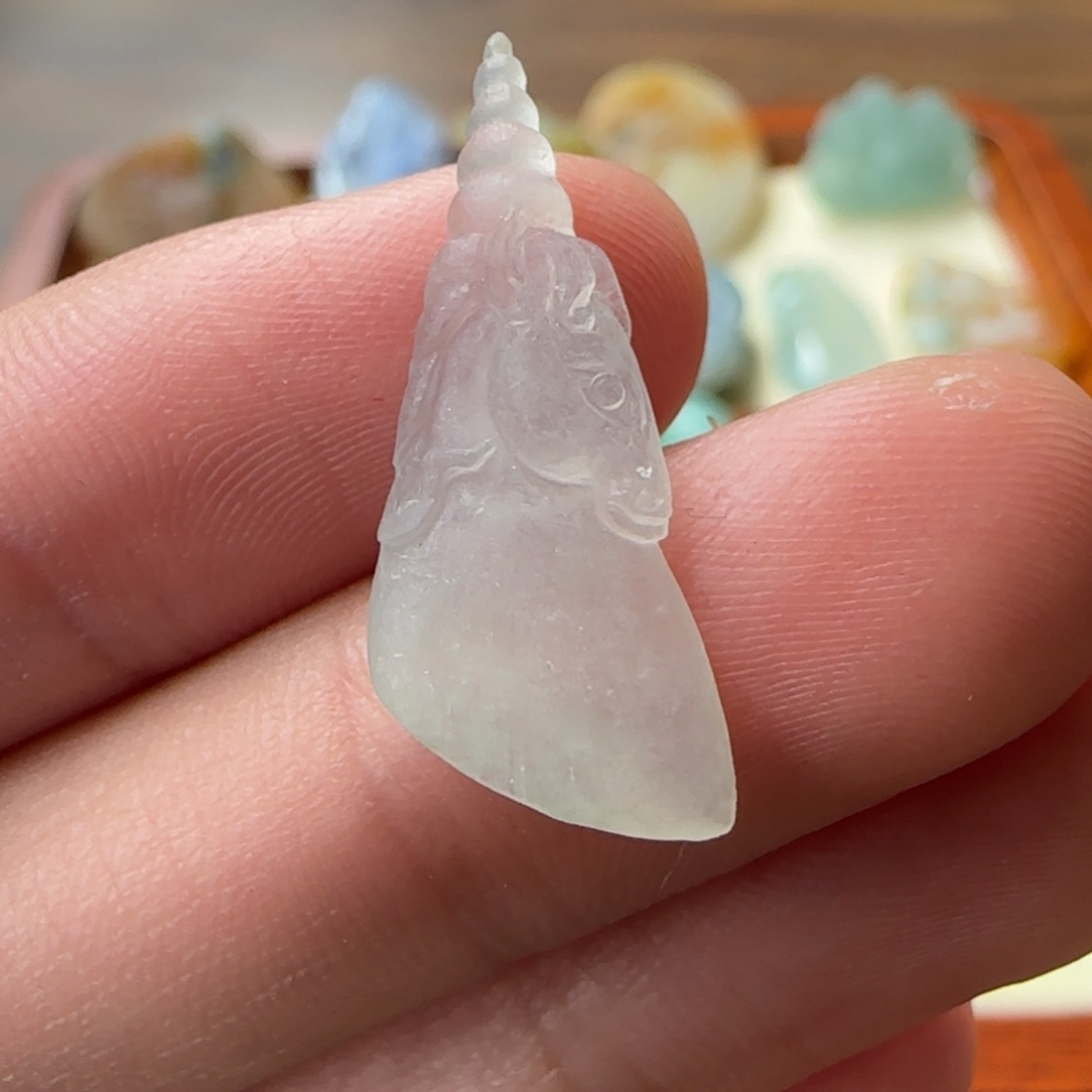 定制翡翠未镶嵌独角兽