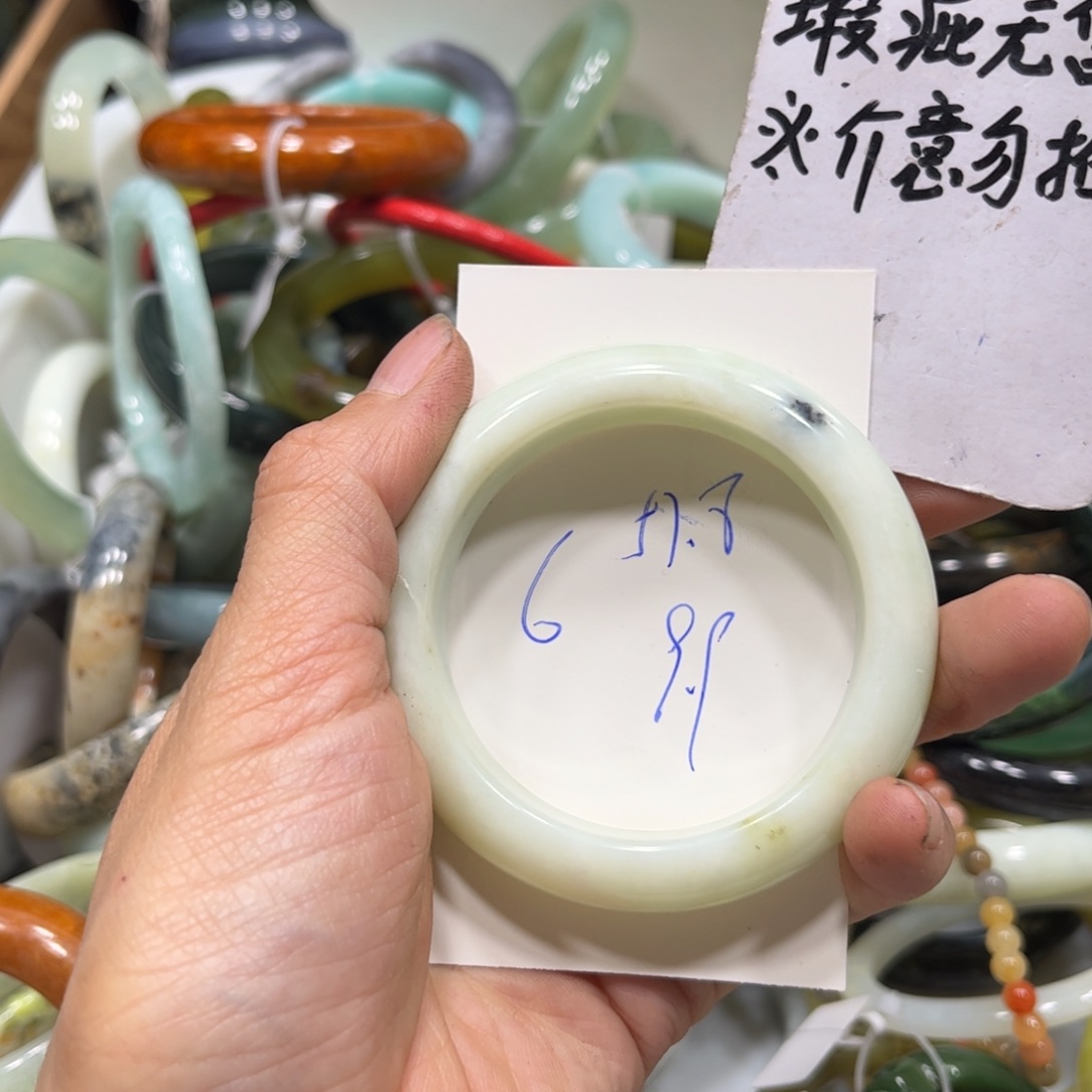 蛇纹石玉手镯未镶嵌