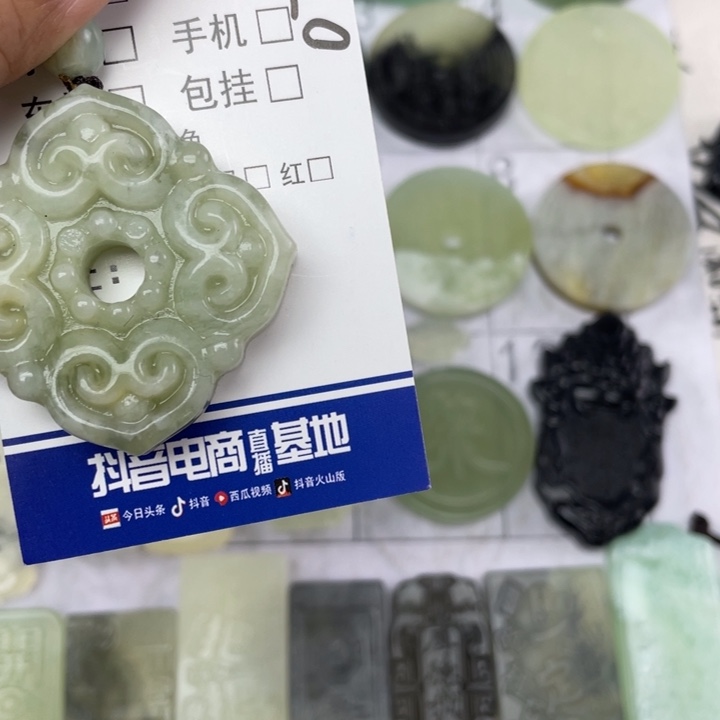 岫玉未镶嵌颈饰挂件