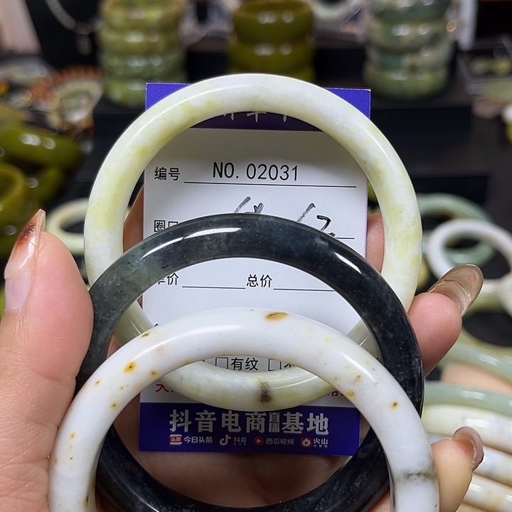 *****蛇纹石玉未镶嵌手镯