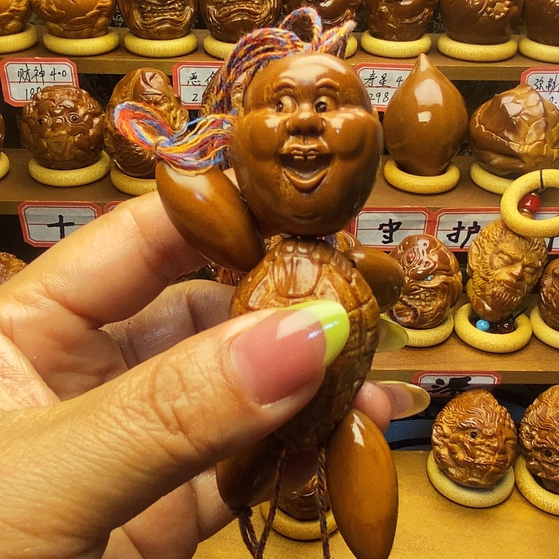 橄榄核吊坠富家小人
