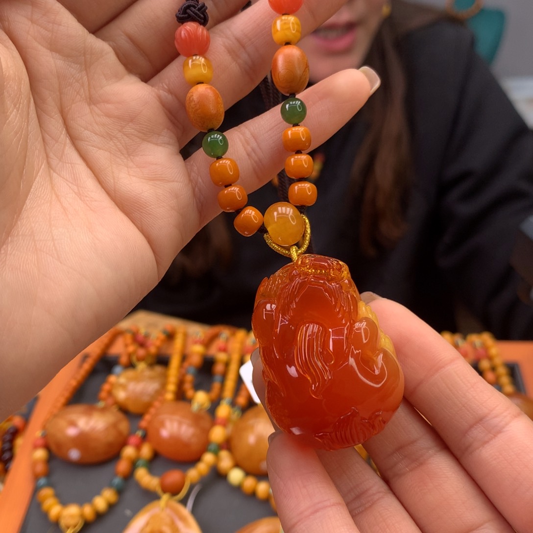 蜜蜡颈饰未镶嵌貔貅