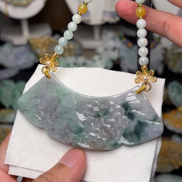 翡翠未镶嵌颈饰吊坠