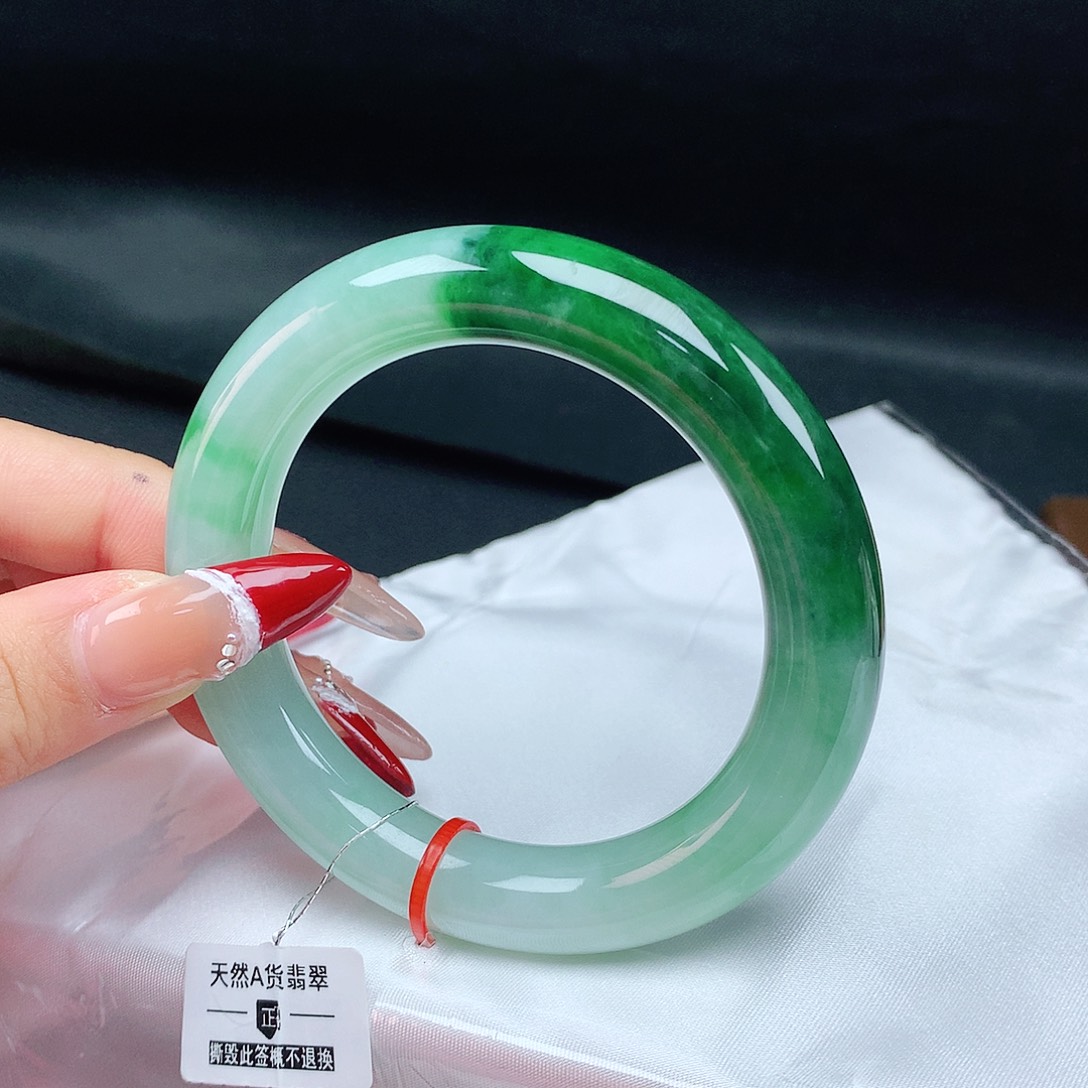 翡翠手镯未镶嵌56胖