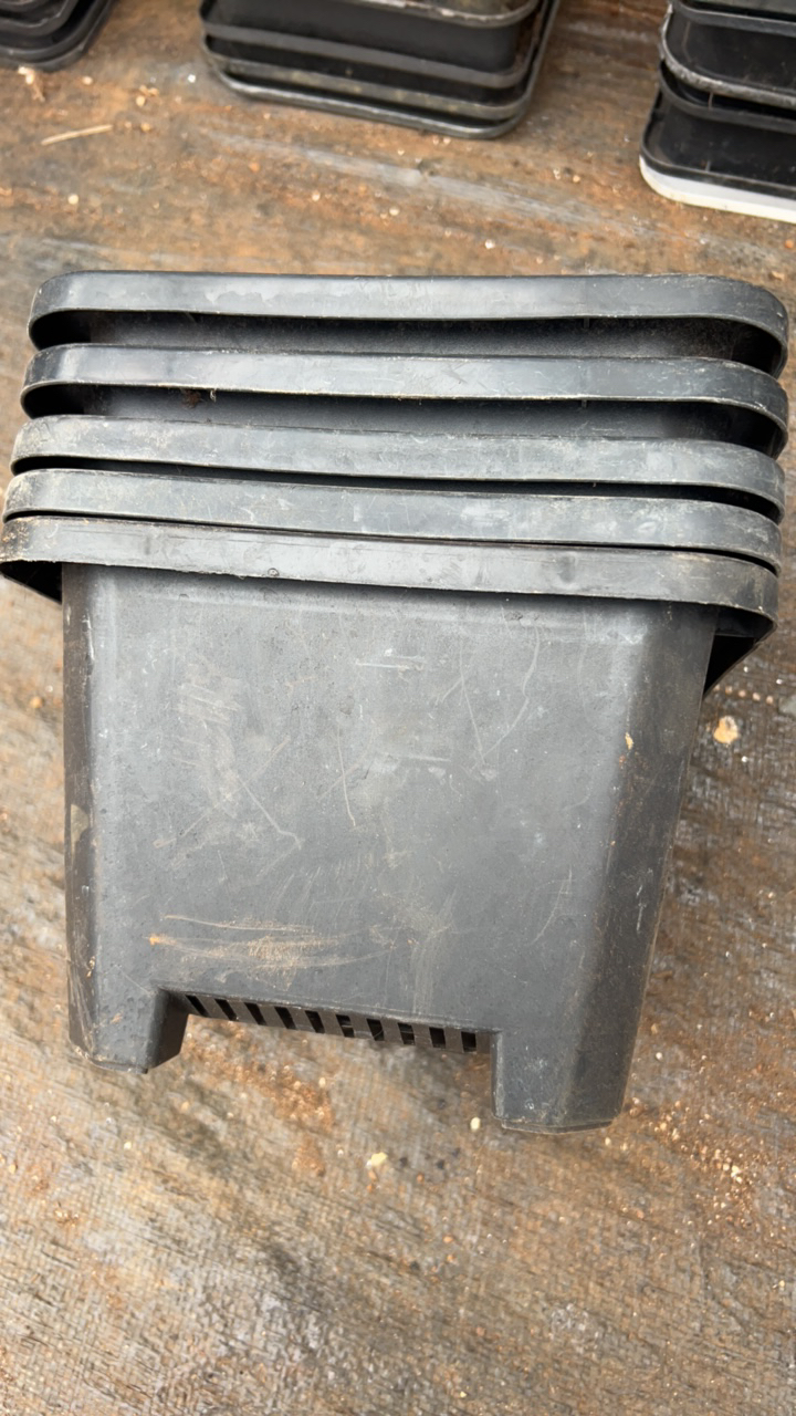 塑料旧花盆，加厚220黑方21.5口径，5个