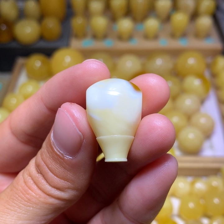 蜜蜡裸石未镶嵌天然俄料金瓷白溶洞妖花三通16.4