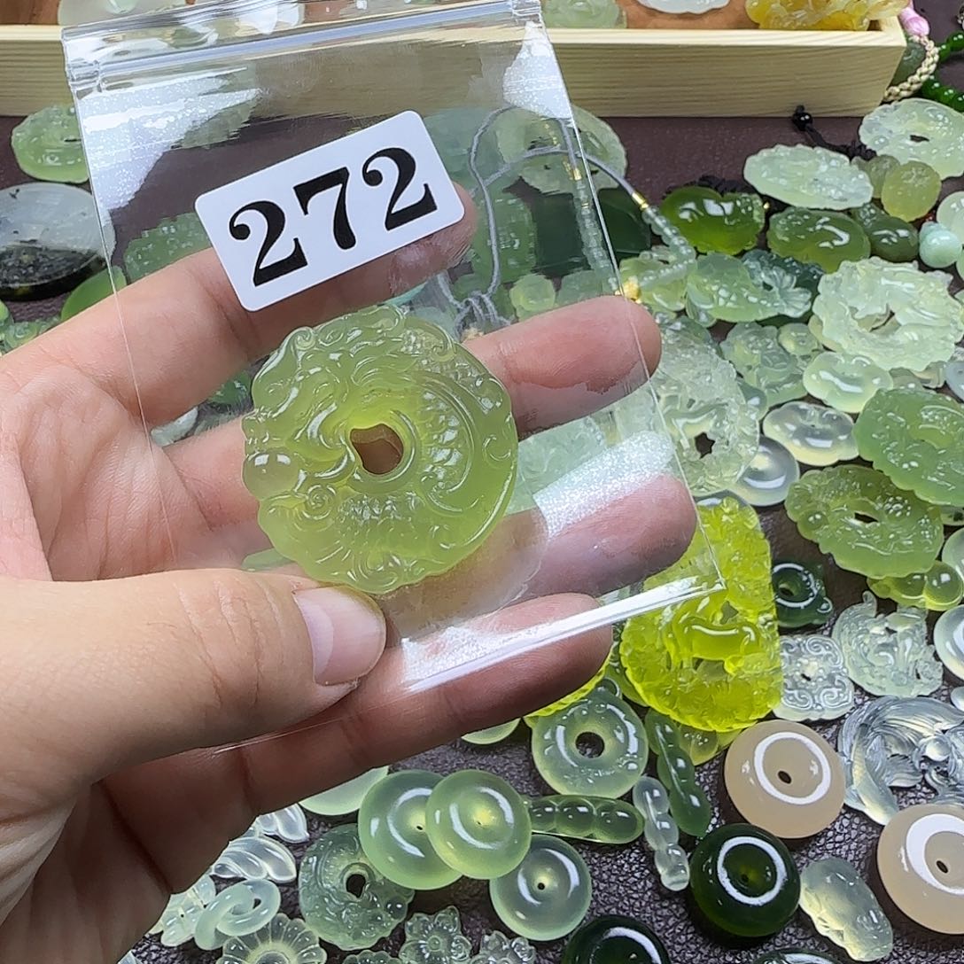 桃***花蛇纹石玉未镶嵌岫玉吊坠