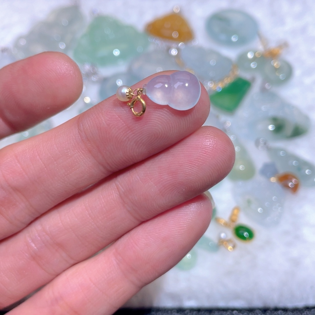 翡翠18K金镶嵌颈饰翡翠