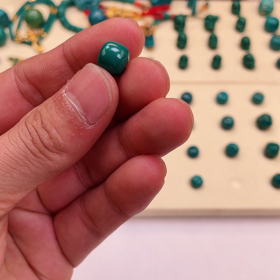 绿松石颈饰未镶嵌