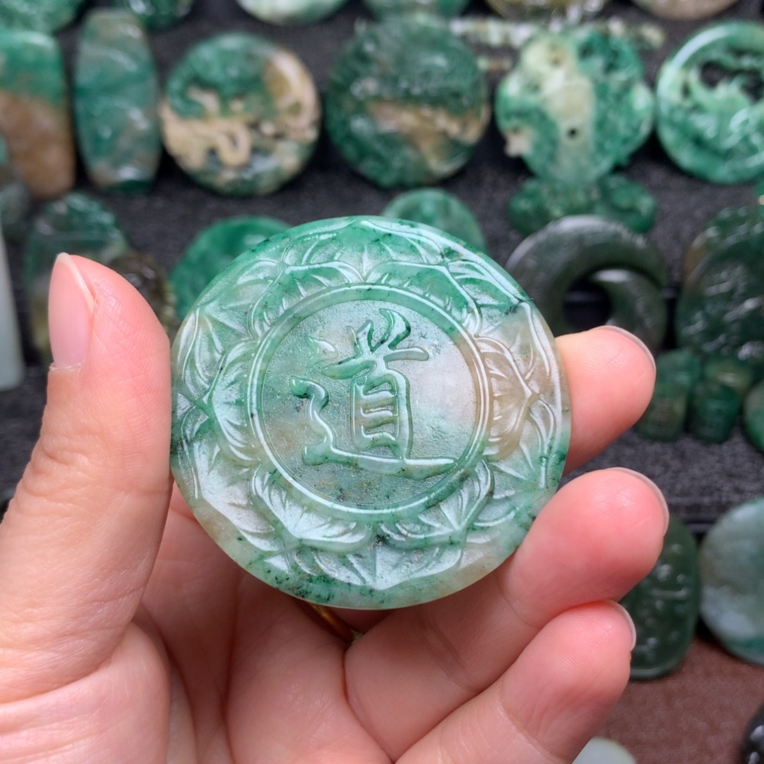 独山玉未镶嵌颈饰