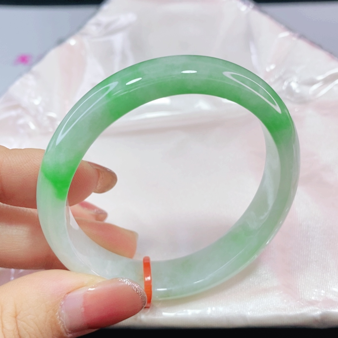 未镶嵌手镯（贵妃镯）翡翠52.3圈强推