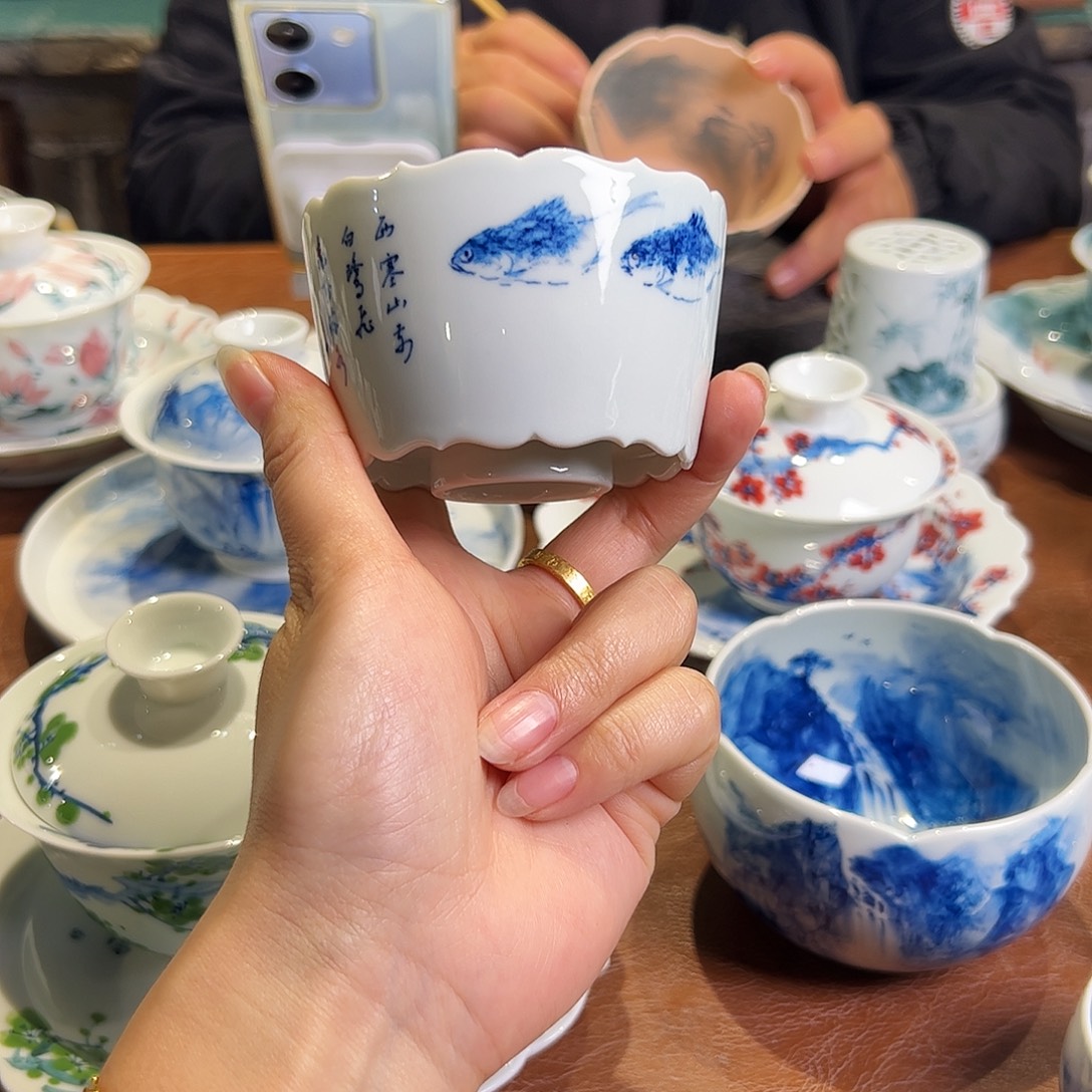 嘿****青花手绘鱼主人杯