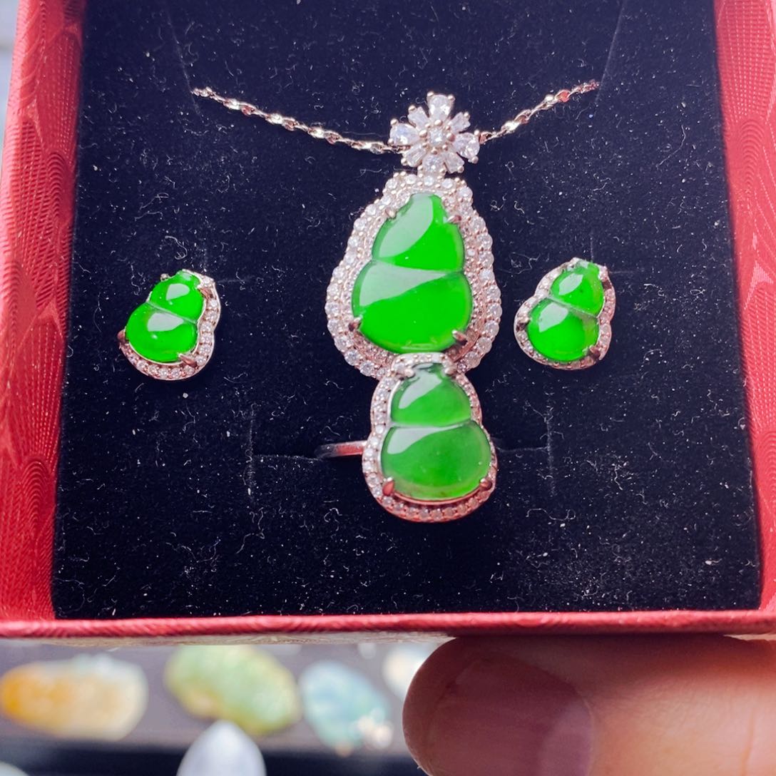 颈饰未镶嵌翡翠天然翡翠套链