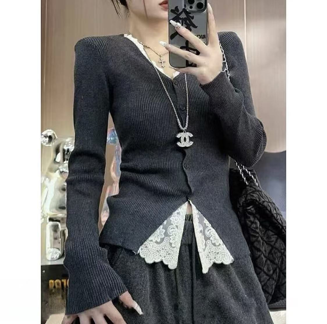 高级感灰色蕾丝拼接针织衫女长袖毛衣打底衫大码秋季新款修身上衣