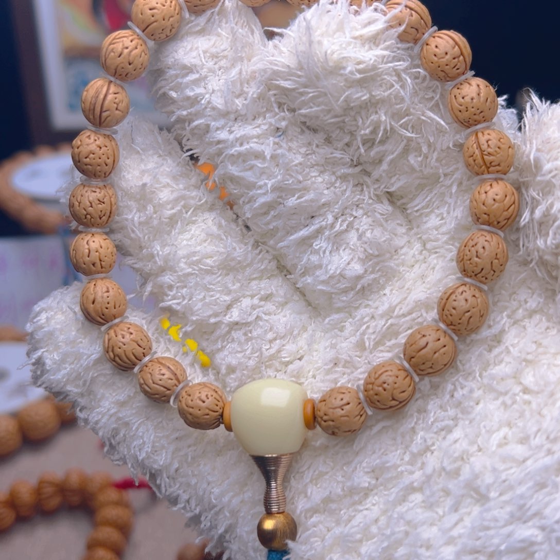 桃核手串0.9加水晶皇桃