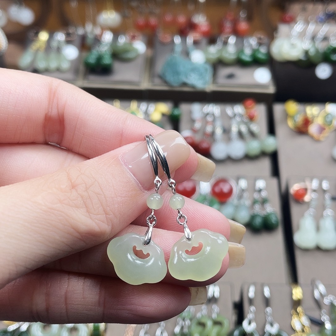 和田玉银S925镶嵌耳饰如意