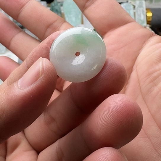 翡翠未镶嵌颈饰平安扣